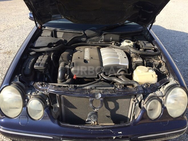 Mercedes E 220 2002, 229,500 km - 2.2 l - Bakı
