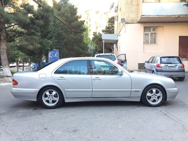 Mercedes E 270 2001, 272,727 km - 2.7 l - Bakı