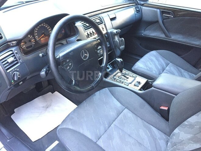 Mercedes E 270 2001, 272,727 km - 2.7 l - Bakı