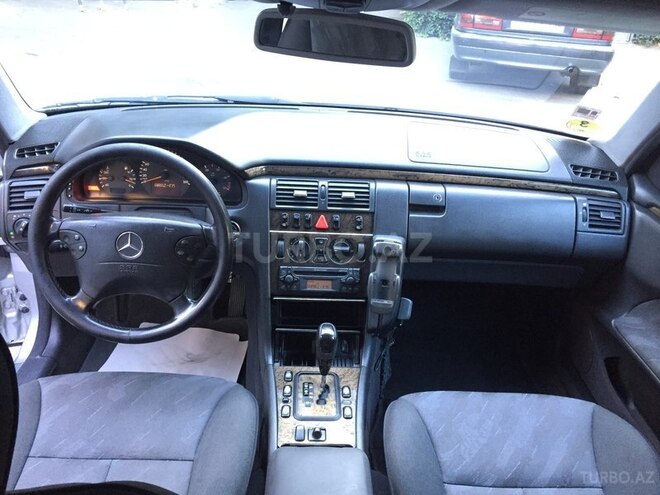 Mercedes E 270 2001, 272,727 km - 2.7 l - Bakı