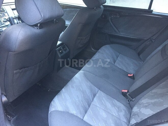 Mercedes E 270 2001, 272,727 km - 2.7 l - Bakı