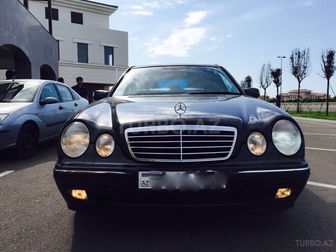 Mercedes E 220 2001, 207,000 km - 2.2 l - Bakı