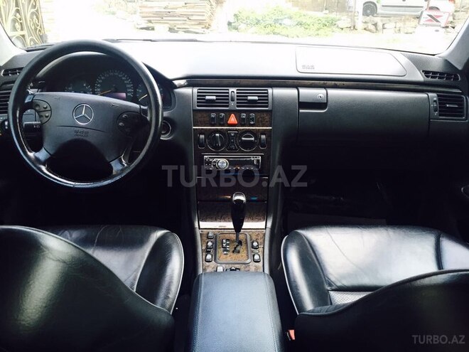 Mercedes E 220 2001, 207,000 km - 2.2 l - Bakı