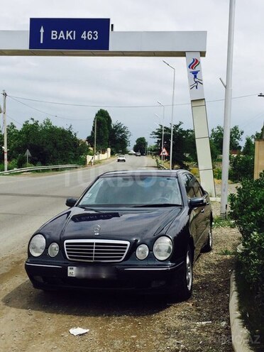 Mercedes E 220 2001, 207,000 km - 2.2 l - Bakı