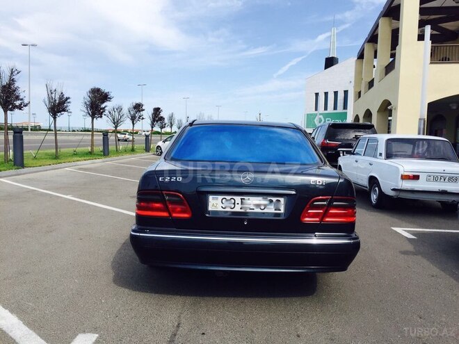 Mercedes E 220 2001, 207,000 km - 2.2 l - Bakı