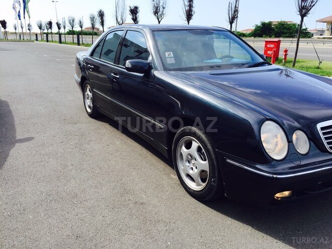 Mercedes E 220 2001, 207,000 km - 2.2 l - Bakı