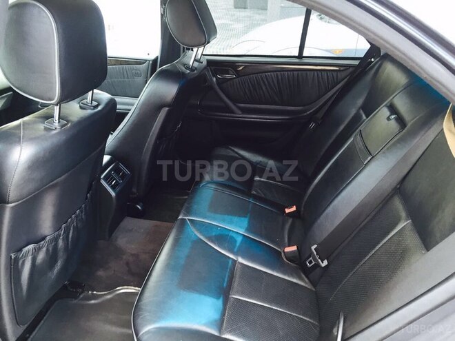 Mercedes E 220 2001, 207,000 km - 2.2 l - Bakı