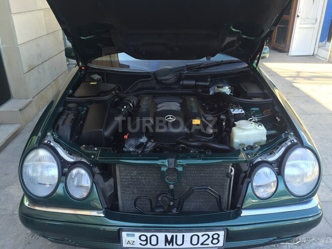 Mercedes E 240 1998, 132,000 km - 2.4 l - Bakı