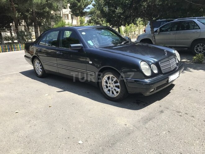 Mercedes E 230 1997, 318,400 km - 2.3 l - Bakı