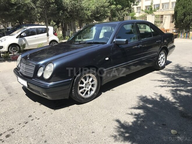 Mercedes E 230 1997, 318,400 km - 2.3 l - Bakı