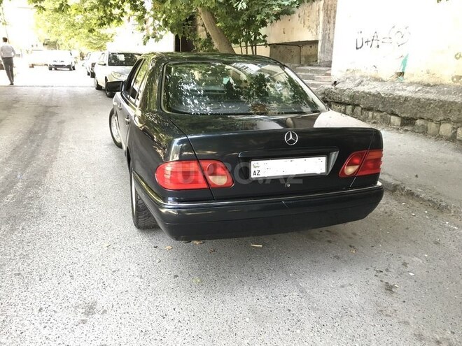 Mercedes E 230 1997, 318,400 km - 2.3 l - Bakı