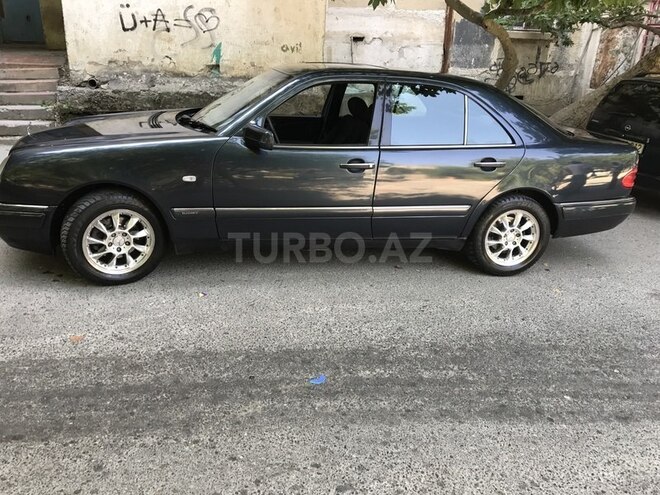 Mercedes E 230 1997, 318,400 km - 2.3 l - Bakı