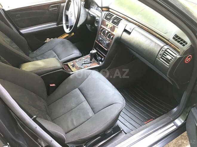 Mercedes E 230 1997, 318,400 km - 2.3 l - Bakı