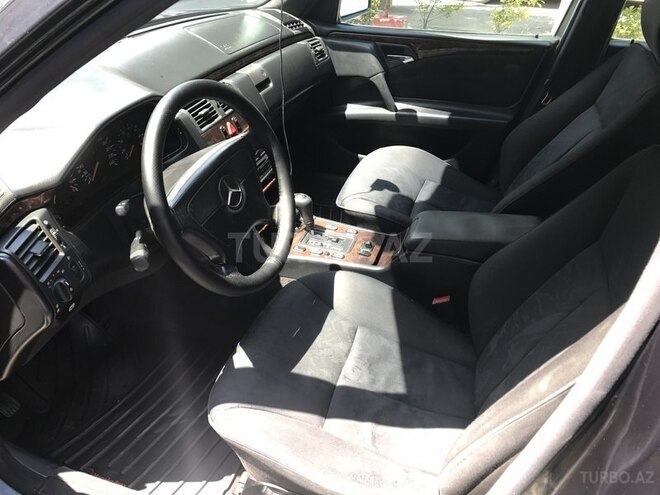 Mercedes E 230 1997, 318,400 km - 2.3 l - Bakı