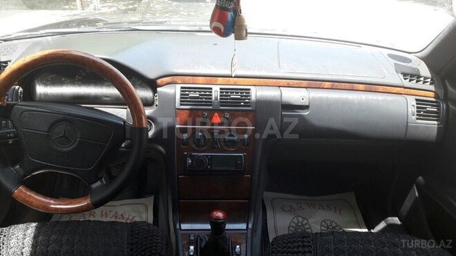Mercedes E 200 1998, 290,000 km - 2.0 л - Sumqayıt