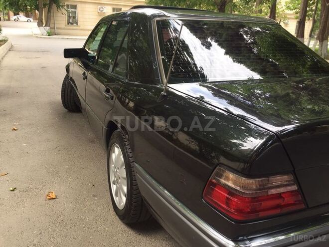 Mercedes E 220 1994, 225,000 km - 2.2 l - Bakı