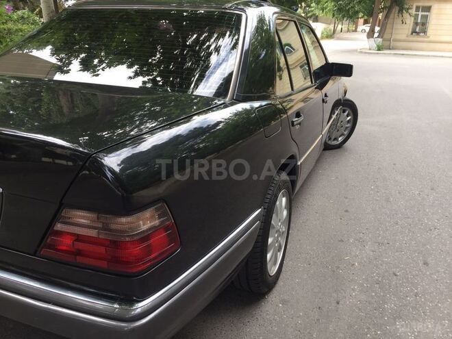 Mercedes E 220 1994, 225,000 km - 2.2 l - Bakı