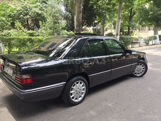 Mercedes E 220 1994, 225,000 km - 2.2 l - Bakı