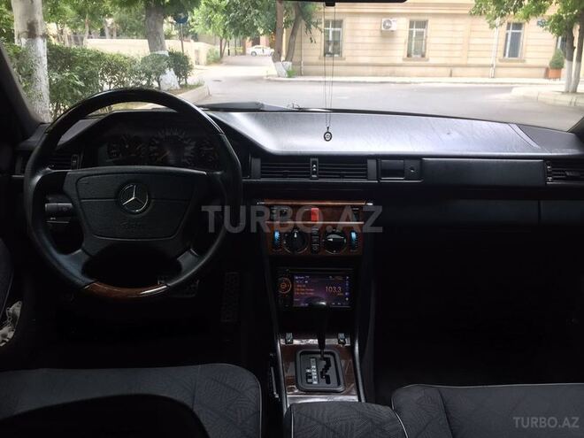 Mercedes E 220 1994, 225,000 km - 2.2 l - Bakı