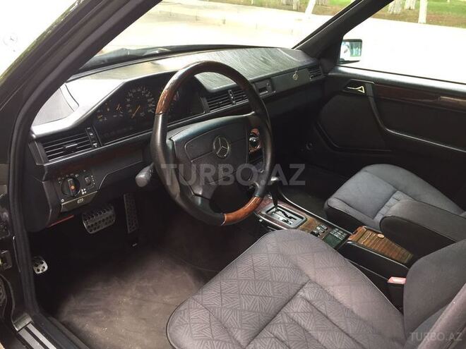 Mercedes E 220 1994, 225,000 km - 2.2 l - Bakı