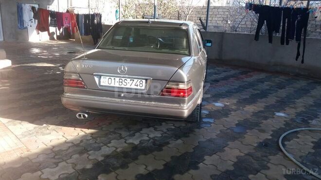 Mercedes E 300 1990, 500,000 km - 0.3 л - Sumqayıt