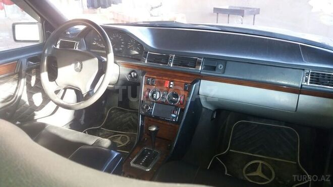Mercedes E 300 1990, 500,000 km - 0.3 л - Sumqayıt