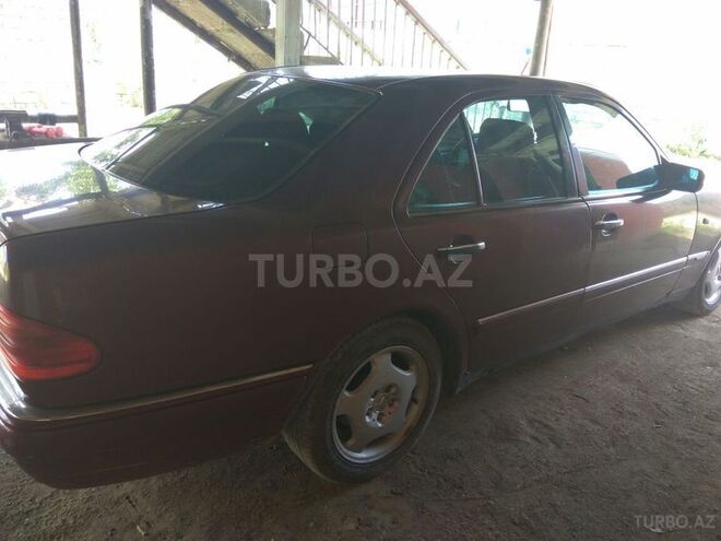 Mercedes E 220 1998, 273,000 km - 2.2 l - Bakı