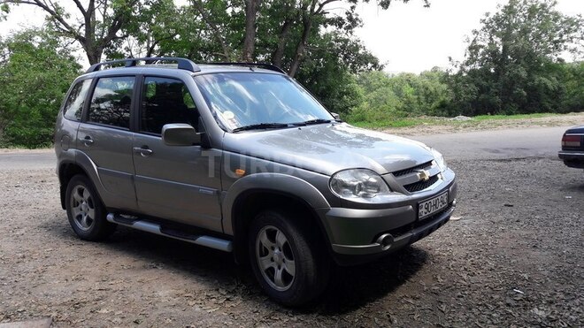 Chevrolet Niva 2010, 47,000 km - 1.7 л - Yevlax