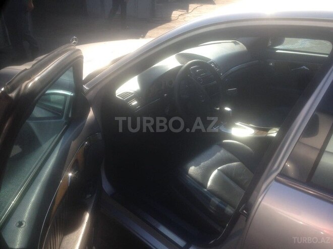 Mercedes E 220 2002, 218,000 km - 2.2 l - Bakı