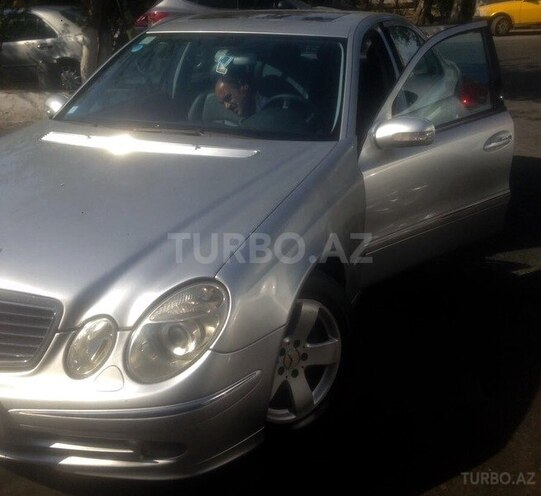 Mercedes E 220 2002, 218,000 km - 2.2 l - Bakı