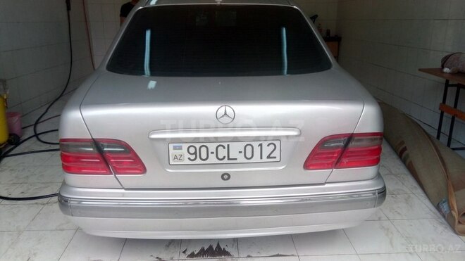 Mercedes E 240 2000, 235,000 km - 2.6 l - Bakı