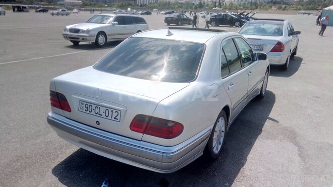 Mercedes E 240 2000, 235,000 km - 2.6 l - Bakı