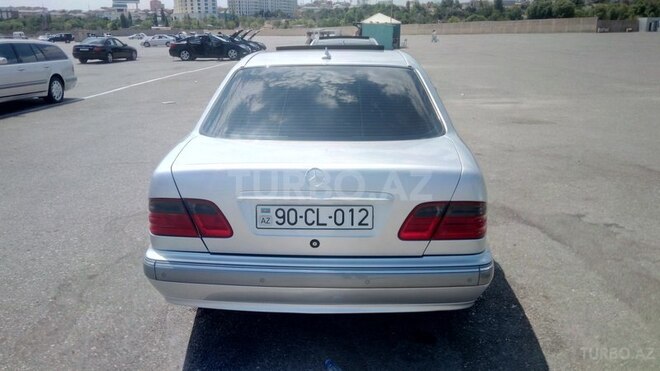 Mercedes E 240 2000, 235,000 km - 2.6 l - Bakı