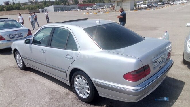 Mercedes E 240 2000, 235,000 km - 2.6 l - Bakı