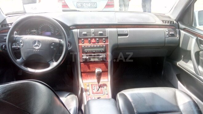 Mercedes E 240 2000, 235,000 km - 2.6 l - Bakı