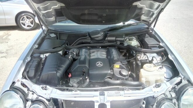 Mercedes E 240 2000, 235,000 km - 2.6 l - Bakı