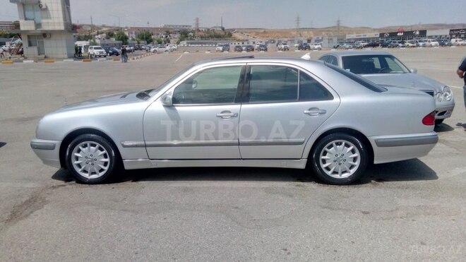 Mercedes E 240 2000, 235,000 km - 2.6 l - Bakı