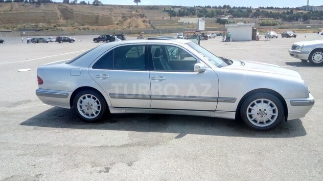Mercedes E 240 2000, 235,000 km - 2.6 l - Bakı