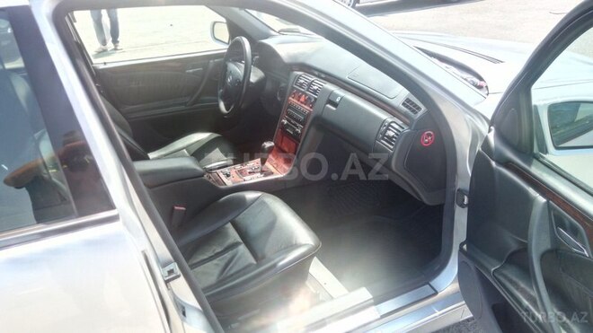 Mercedes E 240 2000, 235,000 km - 2.6 l - Bakı