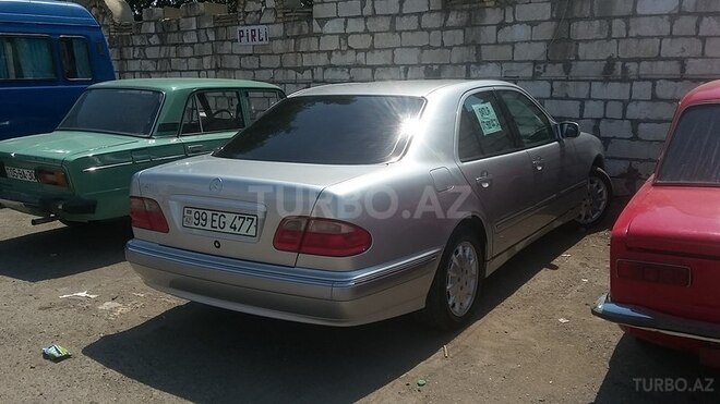 Mercedes E 200 2001, 230,000 km - 0.2 l - Qazax