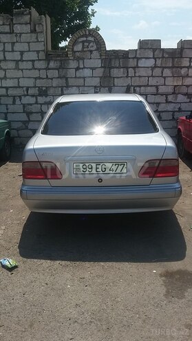 Mercedes E 200 2001, 230,000 km - 0.2 l - Qazax
