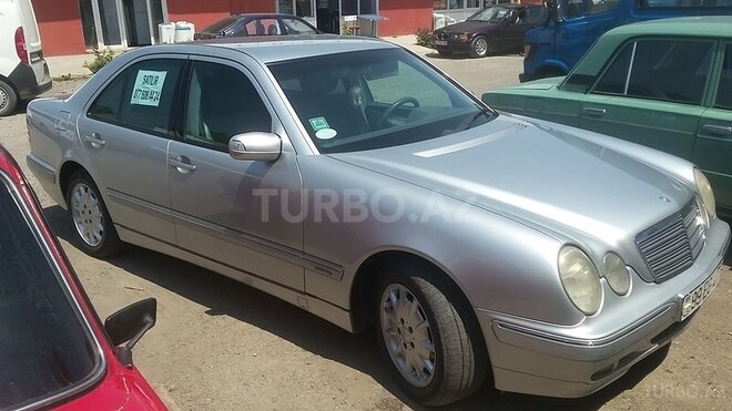 Mercedes E 200 2001, 230,000 km - 0.2 l - Qazax