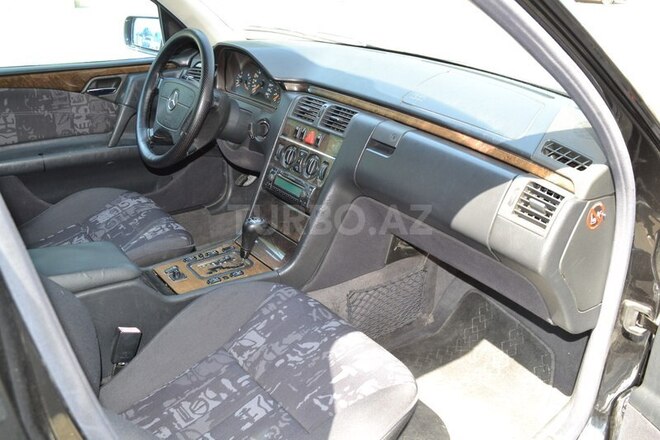 Mercedes E 240 1999, 307,000 km - 2.4 l - Bakı
