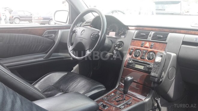 Mercedes E 220 2000, 358,000 km - 2.2 l - Bakı