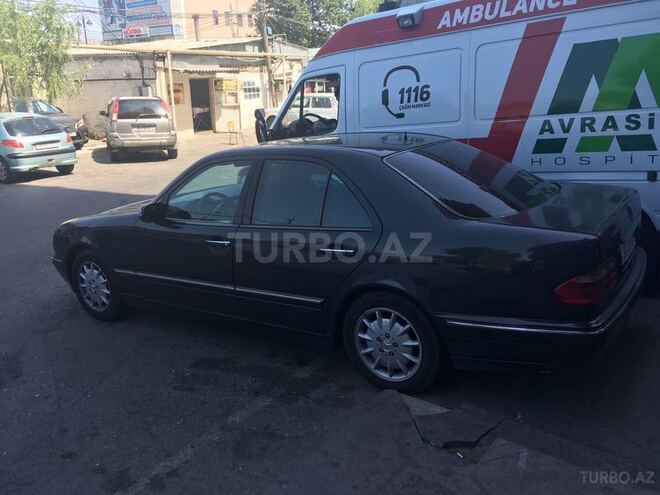 Mercedes E 240 2000, 244,000 km - 2.4 l - Bakı