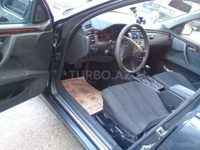 Mercedes E 220 1999, 286,000 km - 2.2 l - Xırdalan