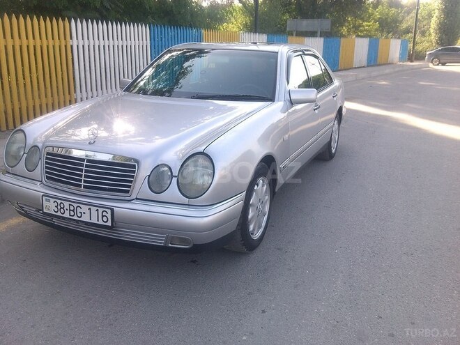 Mercedes E 280 1997, 300,000 km - 2.8 l - Qusar