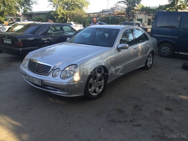 Mercedes E 220 2002, 218,000 km - 2.2 l - Bakı