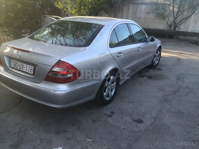 Mercedes E 220 2002, 218,000 km - 2.2 l - Bakı