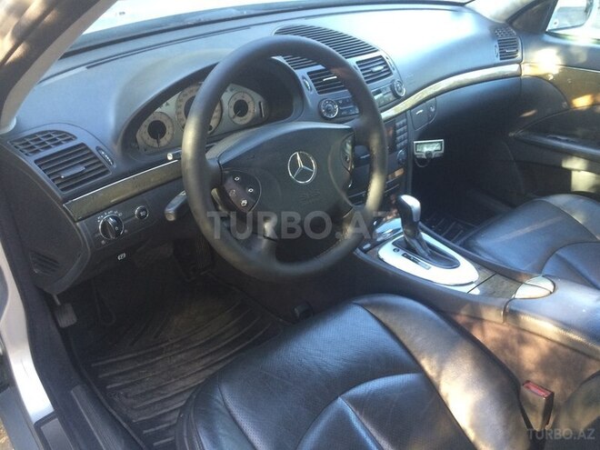 Mercedes E 220 2002, 218,000 km - 2.2 l - Bakı